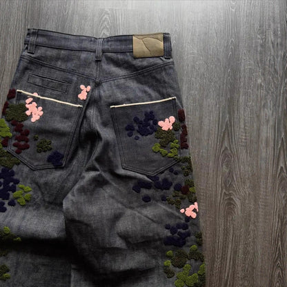 Vaqueros con bordado floral