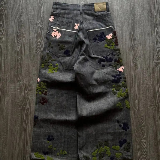 Vaqueros con bordado floral