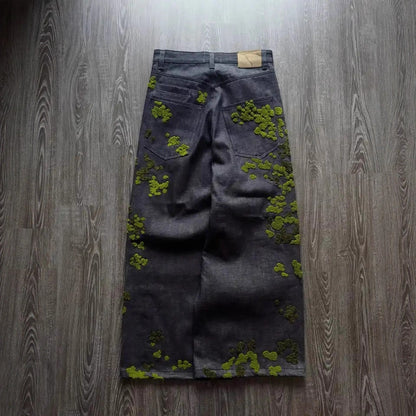 Vaqueros con bordado floral