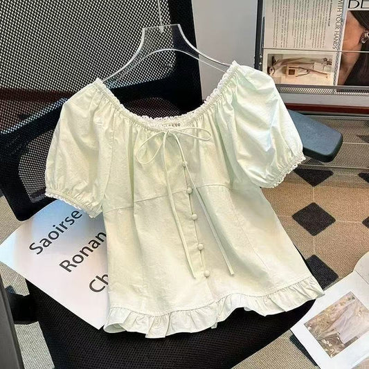 Blusa de dise�o con ribete de encaje y escote Bardot con lazo