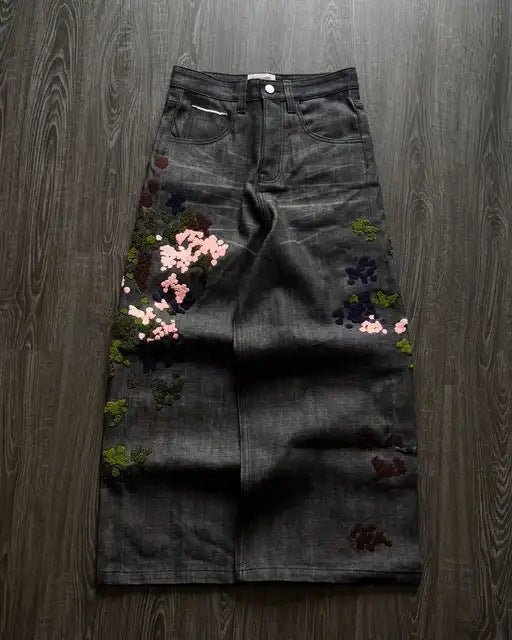 Vaqueros con bordado floral